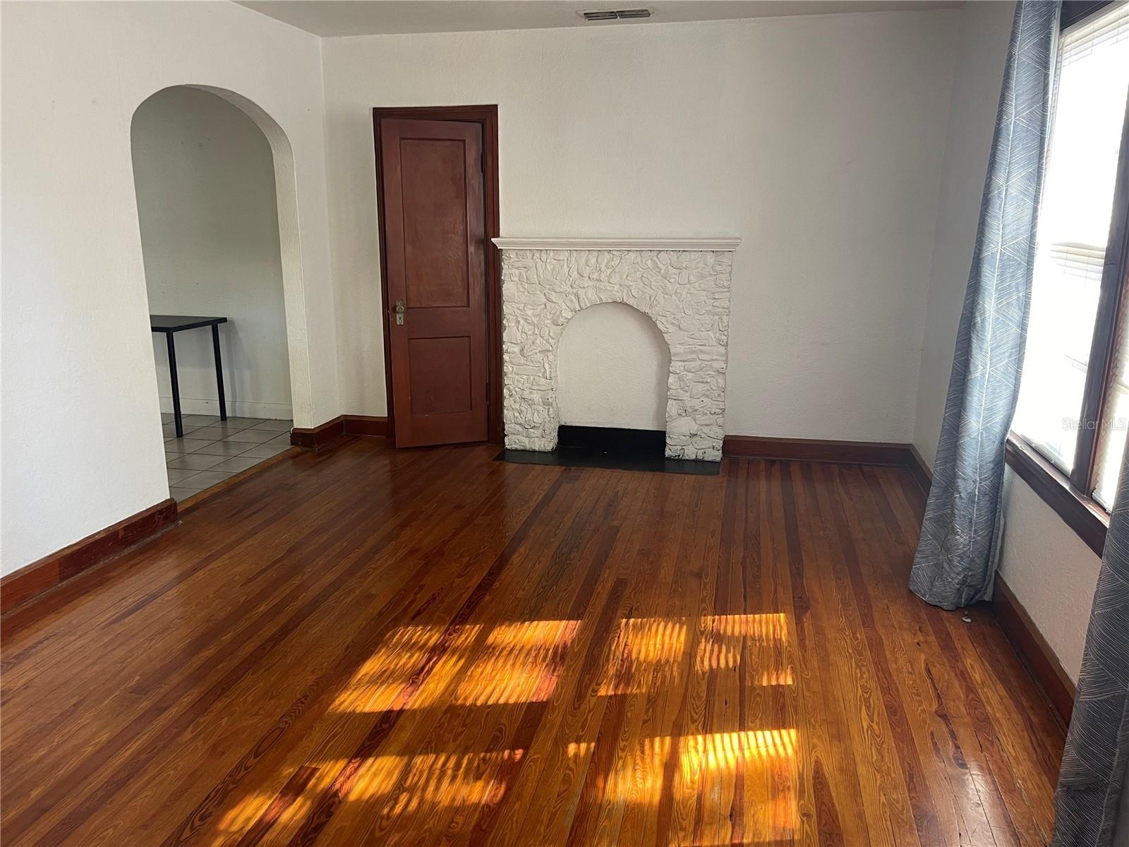 PLAZA PARK ADD CLEARWATER IMPROV CO CORR - Residential Lease