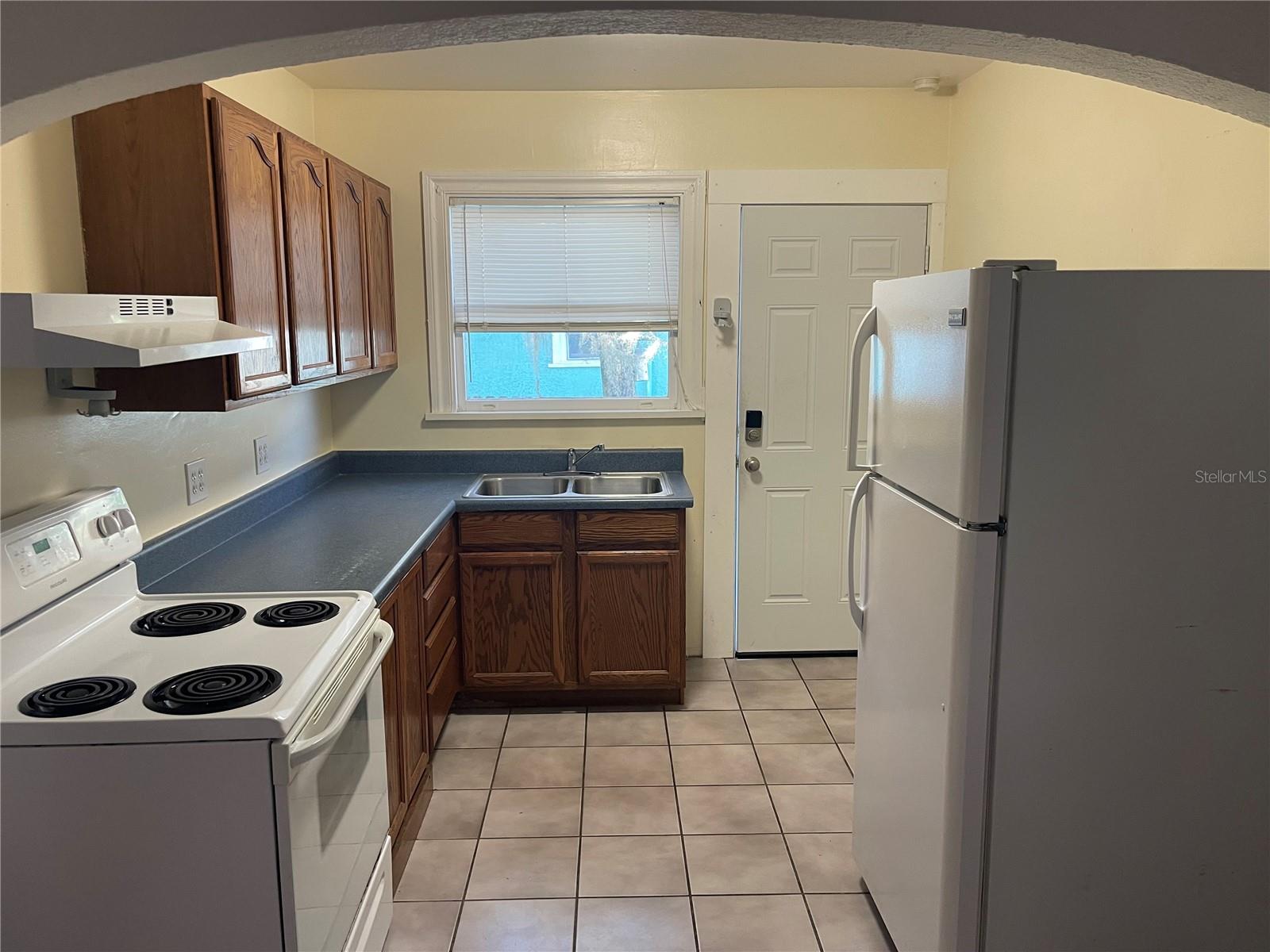 PLAZA PARK ADD CLEARWATER IMPROV CO CORR - Residential Lease