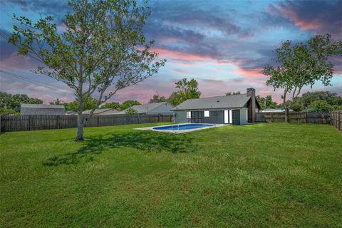 A home in LAKELAND