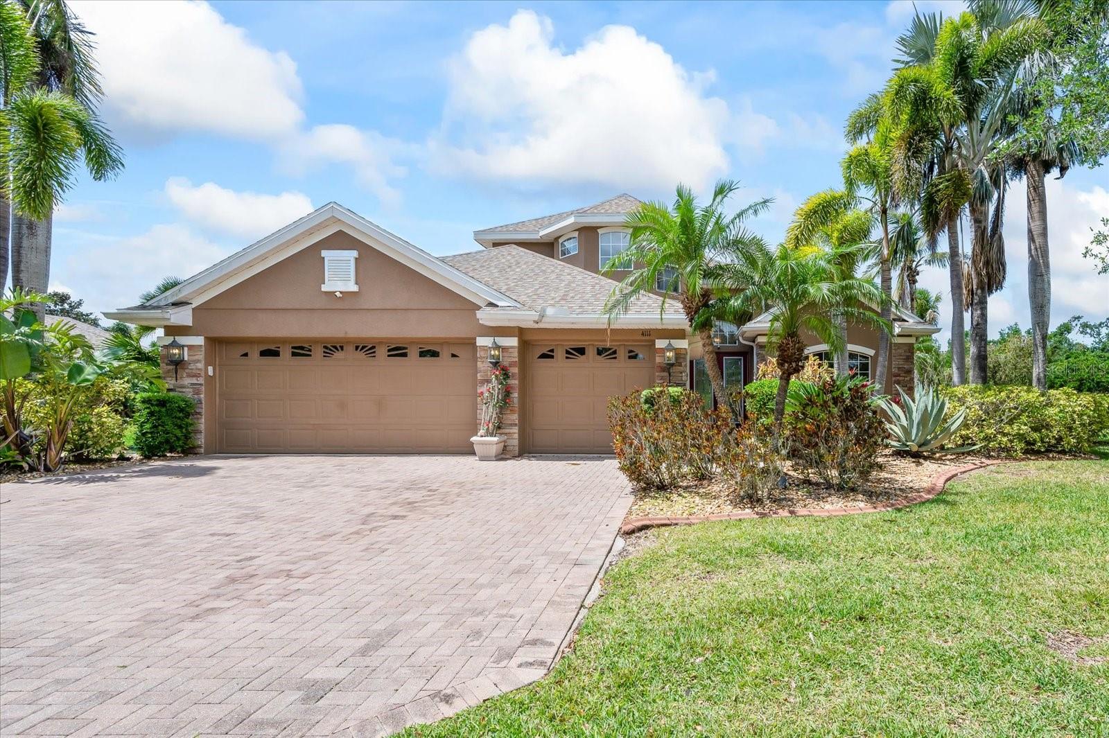This is the house of your dreams!!! Don't miss the opportunity to see this Luxury House with a magnific water view. This property features four bedrooms and two full bathrooms, plus one and a half additional bathrooms. New Roof 2025. It offers a living area of 2,847 square feet, providing ample space for comfort and living. All the rooms, including the living room, dining room, and kitchen, are designed to maintain a seamless flow, creating a connected and comfortable environment. Additionally, it includes a laundry room, a jacuzzi, and a terrace with paving that offers a spectacular view of a lake. There is also an outdoor kitchen that adds extra convenience for family gatherings. quality, a spacious patio for entertaining, and lush tropical landscaping. Furthermore, it is strategically located near shops, pharmacies, and busy roads, offering excellent accessibility.” This home is the perfect fit. Don’t miss out—schedule your showing today!
THE SELLER IS VERY MOTIVATED!!!!