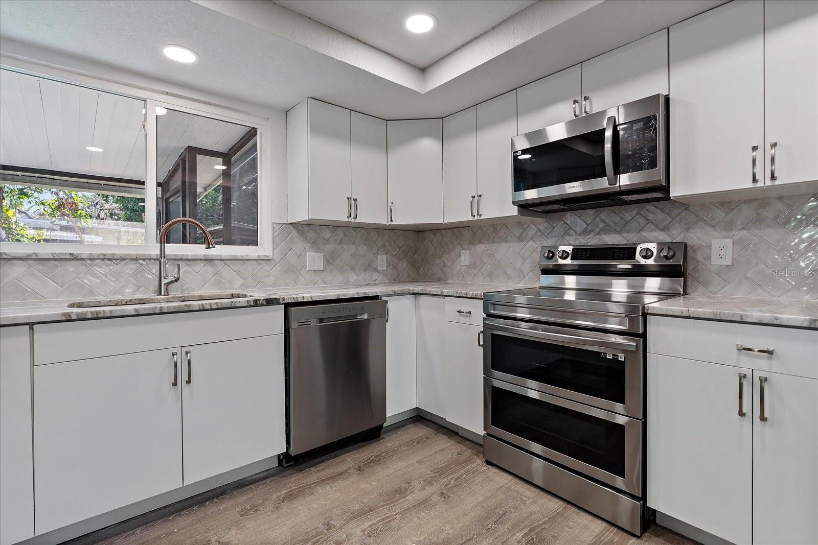 BAY POINT CORR OF - Residential