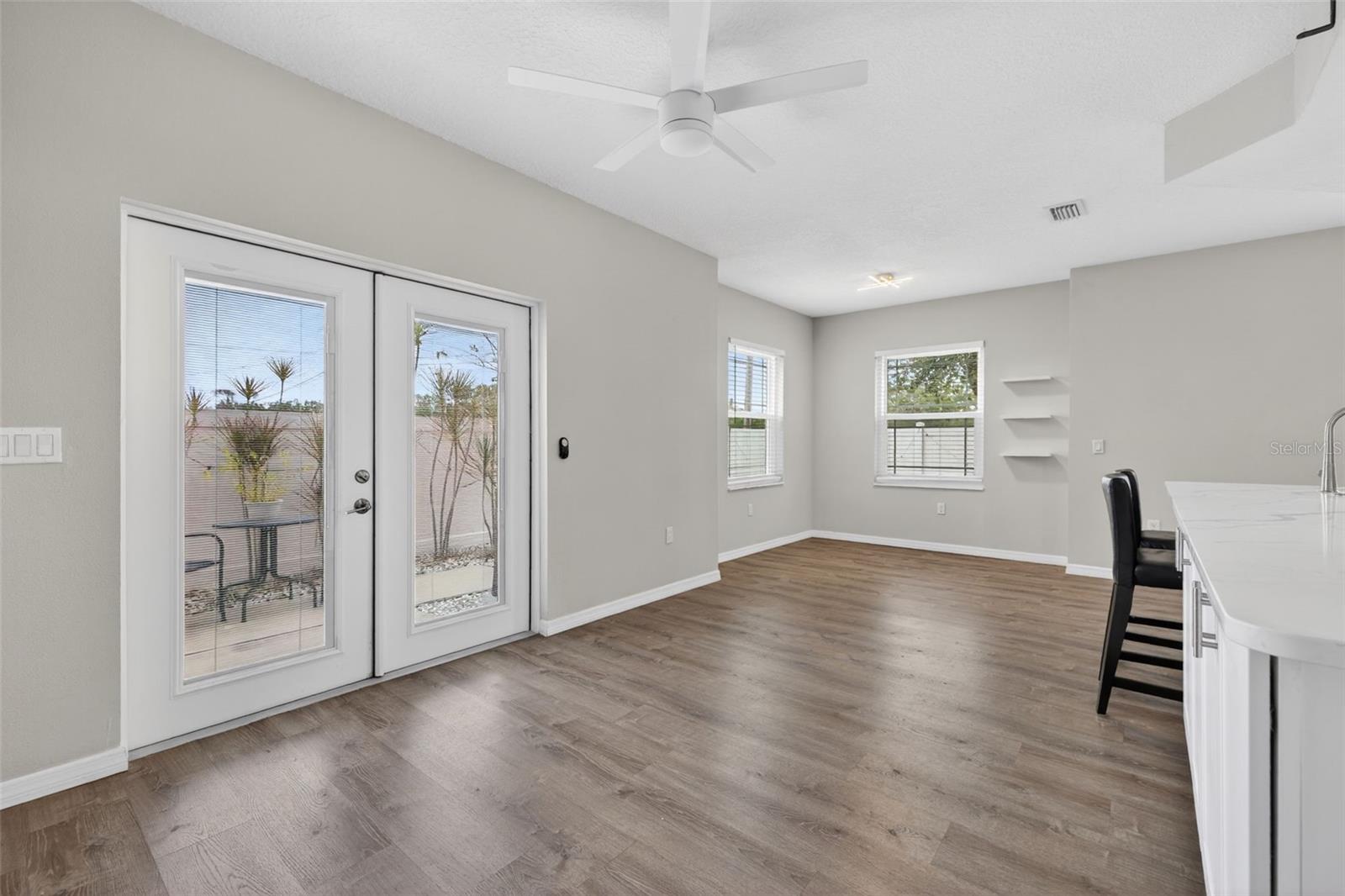 LAS PALMAS TWNHMS - Residential Lease