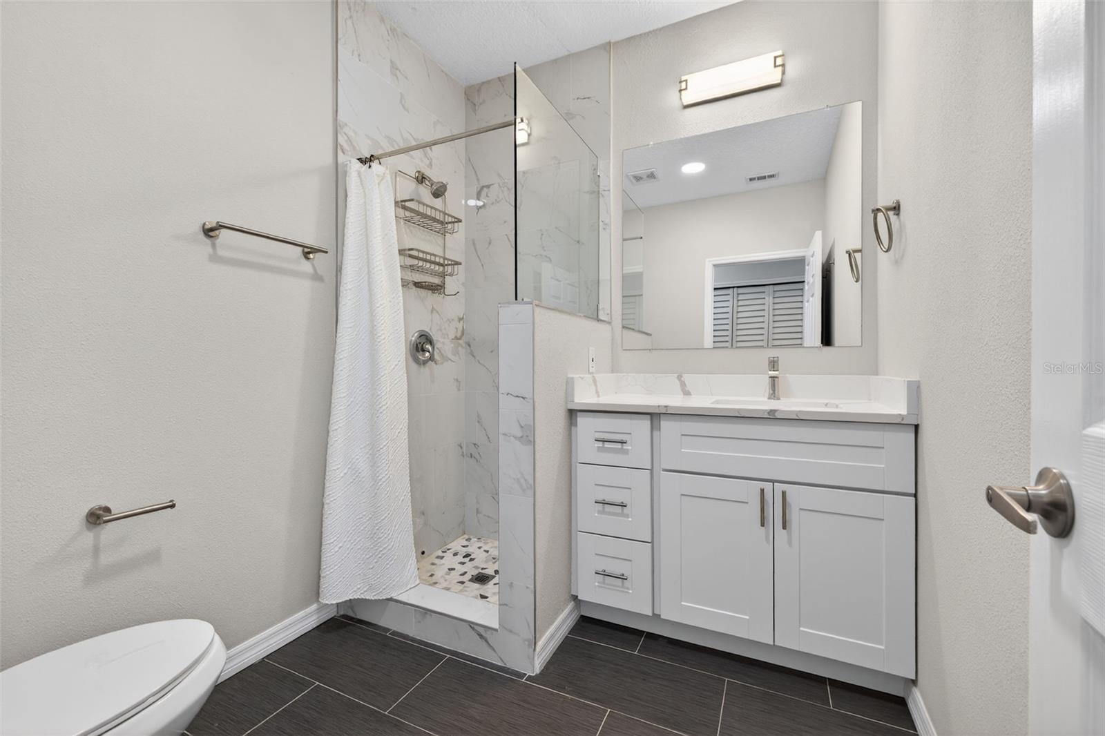 LAS PALMAS TWNHMS - Residential Lease