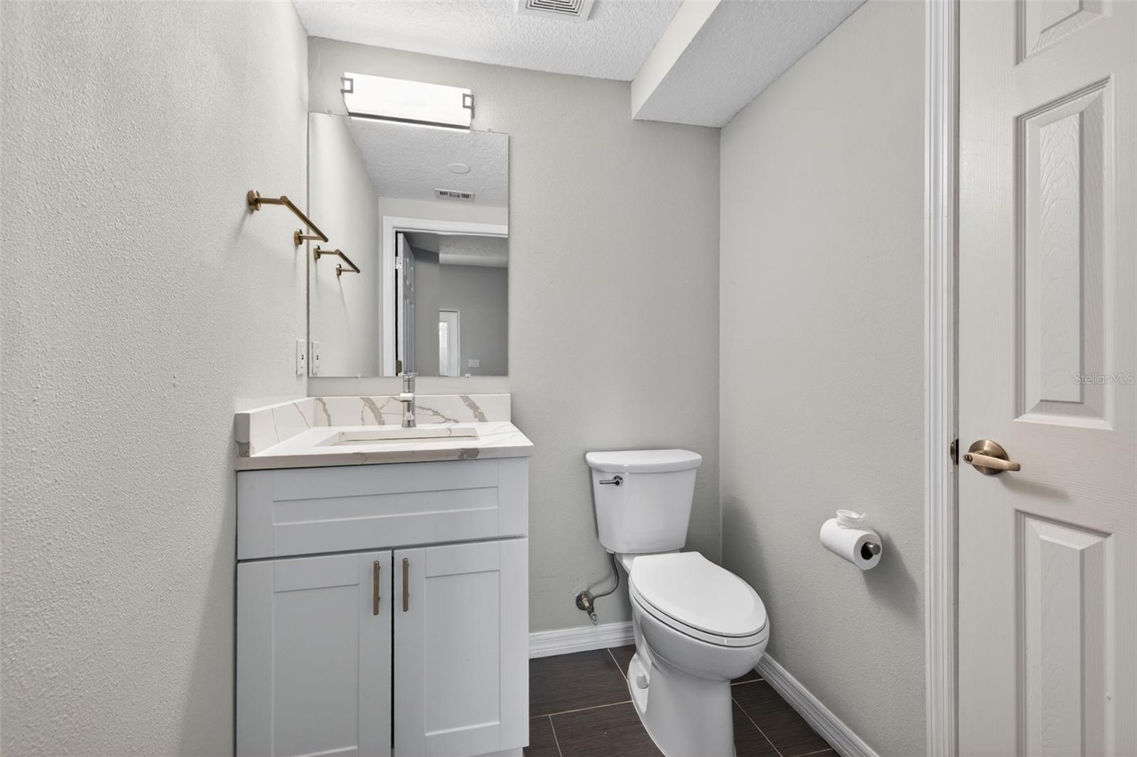 LAS PALMAS TWNHMS - Residential Lease