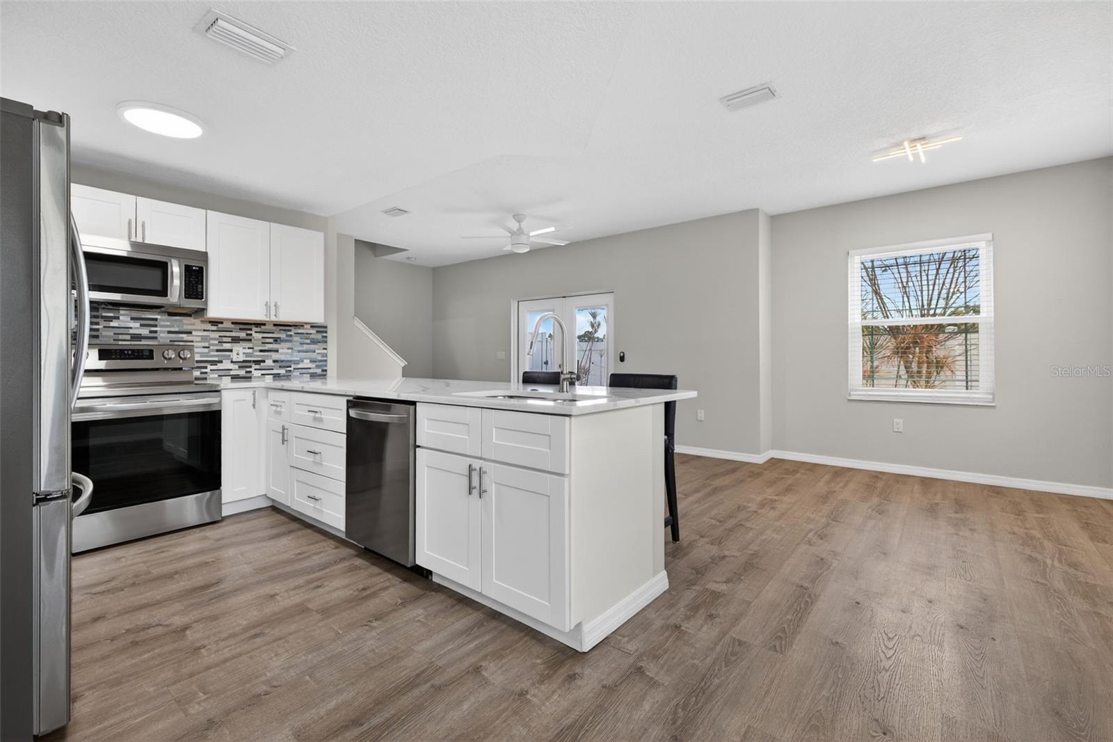 LAS PALMAS TWNHMS - Residential Lease