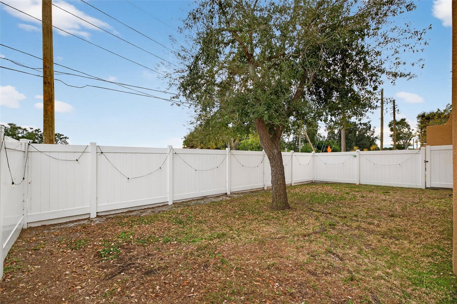 LAS PALMAS TWNHMS - Residential Lease