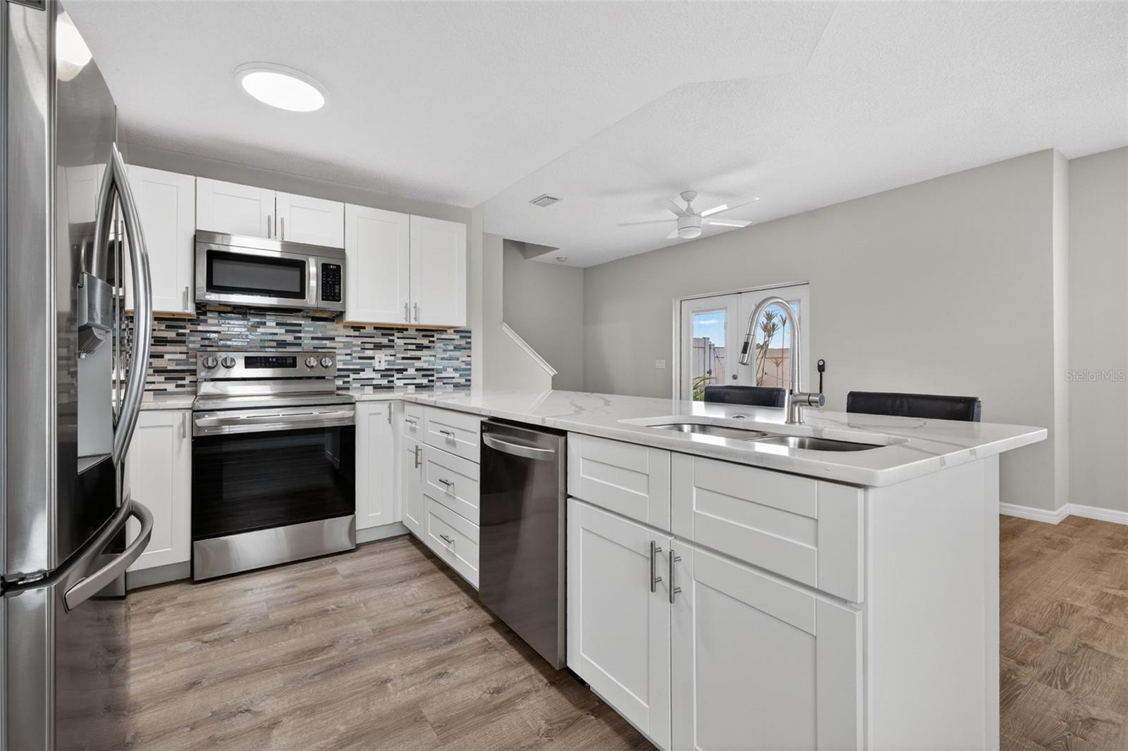 LAS PALMAS TWNHMS - Residential Lease