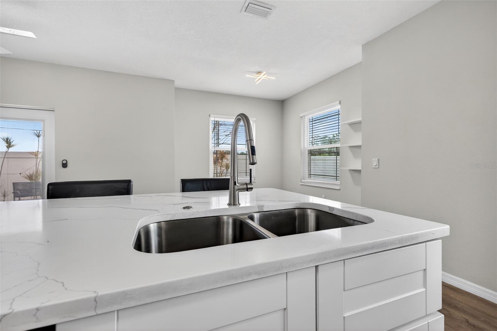 LAS PALMAS TWNHMS - Residential Lease