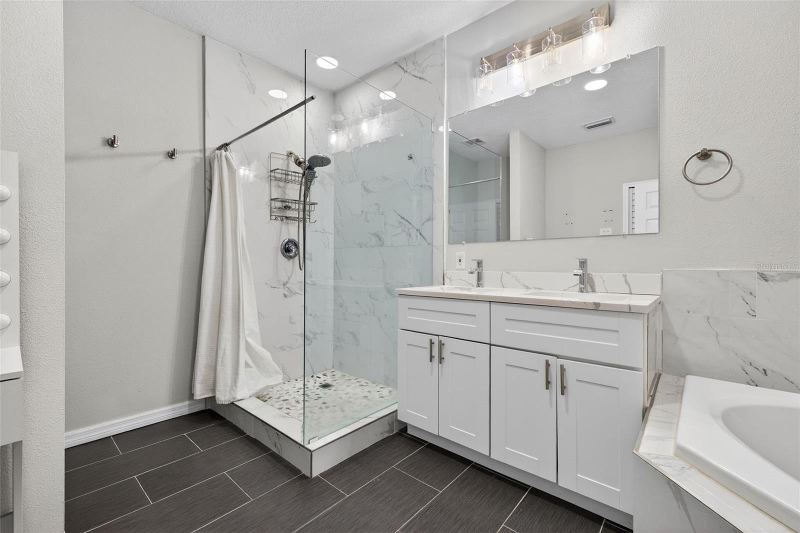 LAS PALMAS TWNHMS - Residential Lease