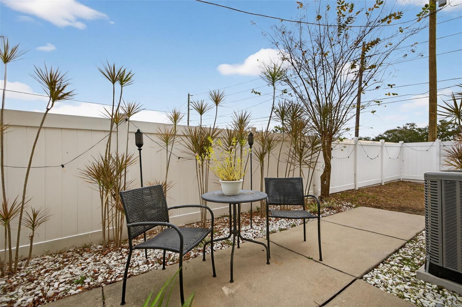 LAS PALMAS TWNHMS - Residential Lease