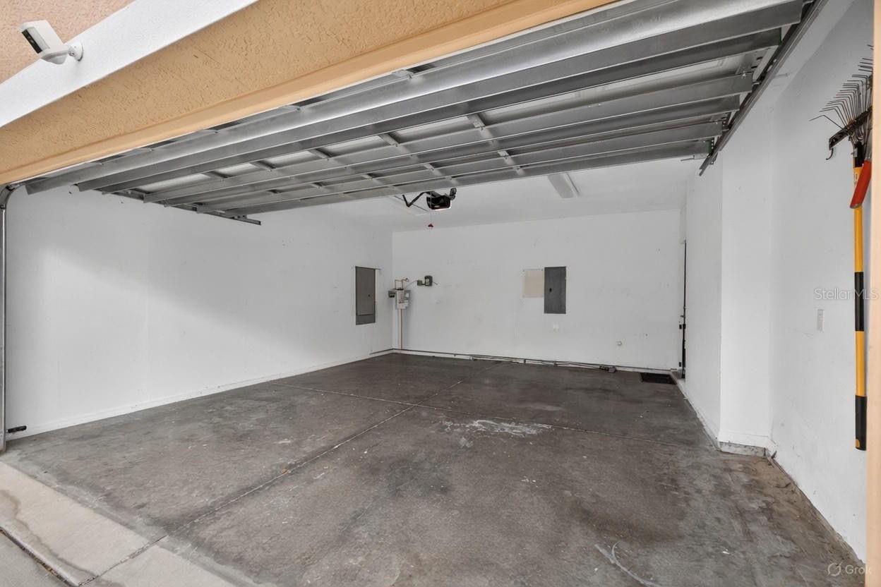 LAS PALMAS TWNHMS - Residential Lease