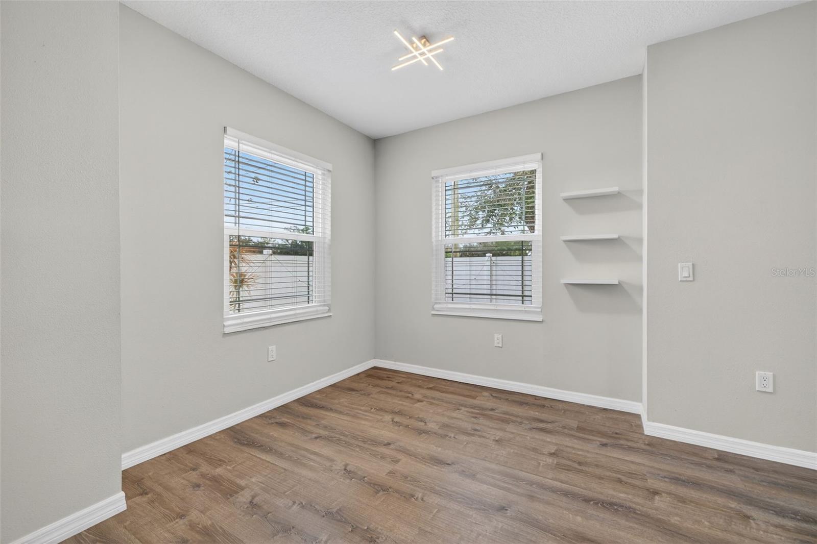 LAS PALMAS TWNHMS - Residential Lease