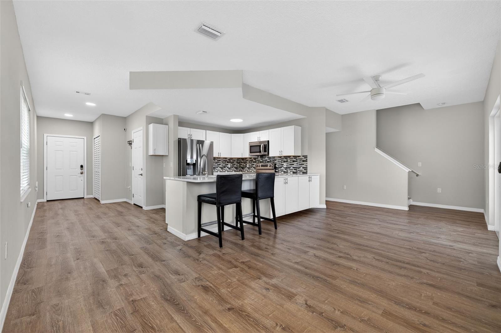 LAS PALMAS TWNHMS - Residential Lease