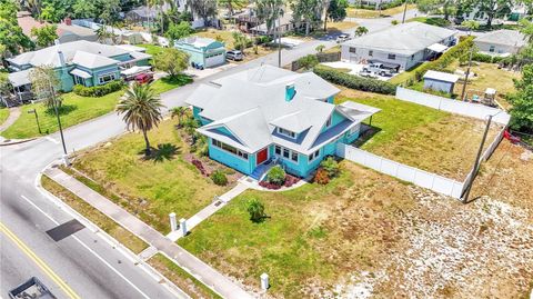 A home in WINTER HAVEN