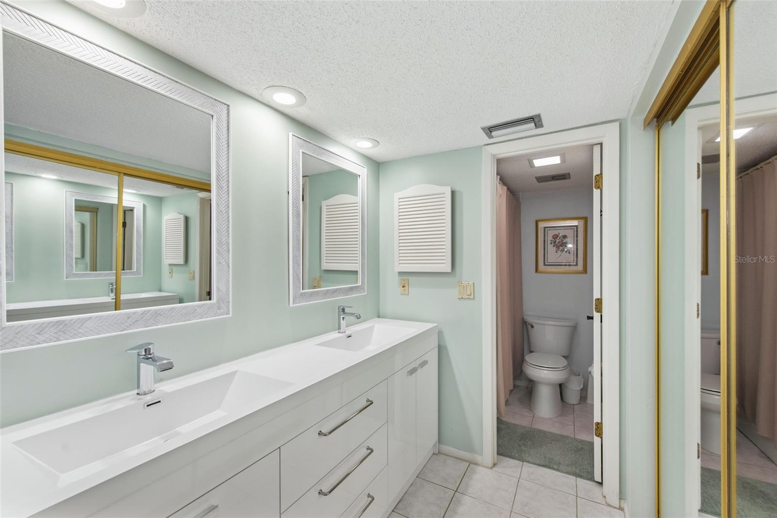 MANASOTA BEACH GRDS III - Residential