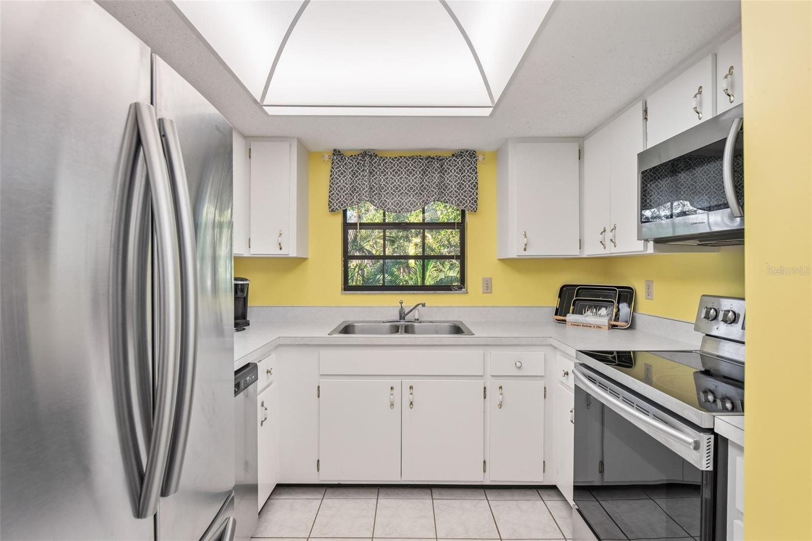 MANASOTA BEACH GRDS III - Residential