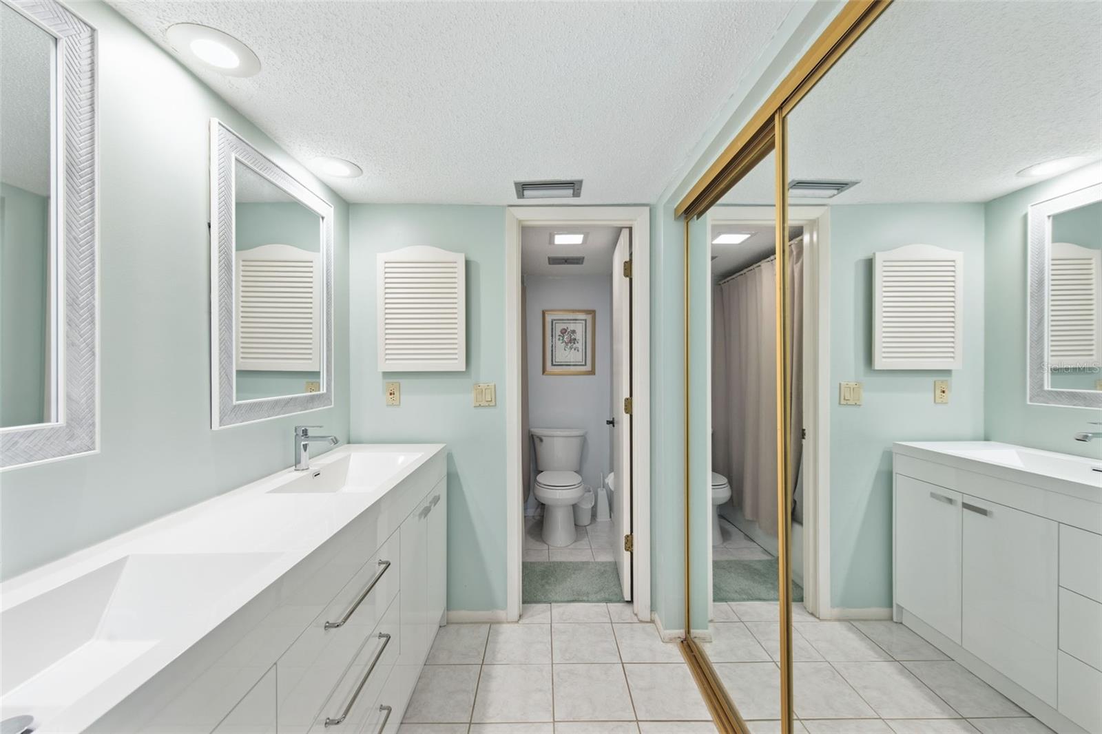 MANASOTA BEACH GRDS III - Residential