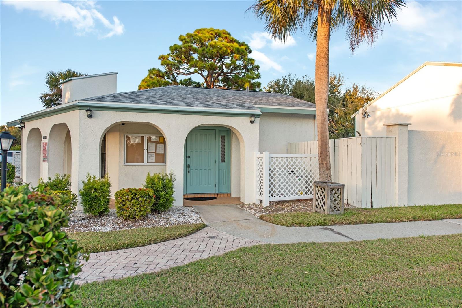 MANASOTA BEACH GRDS III - Residential