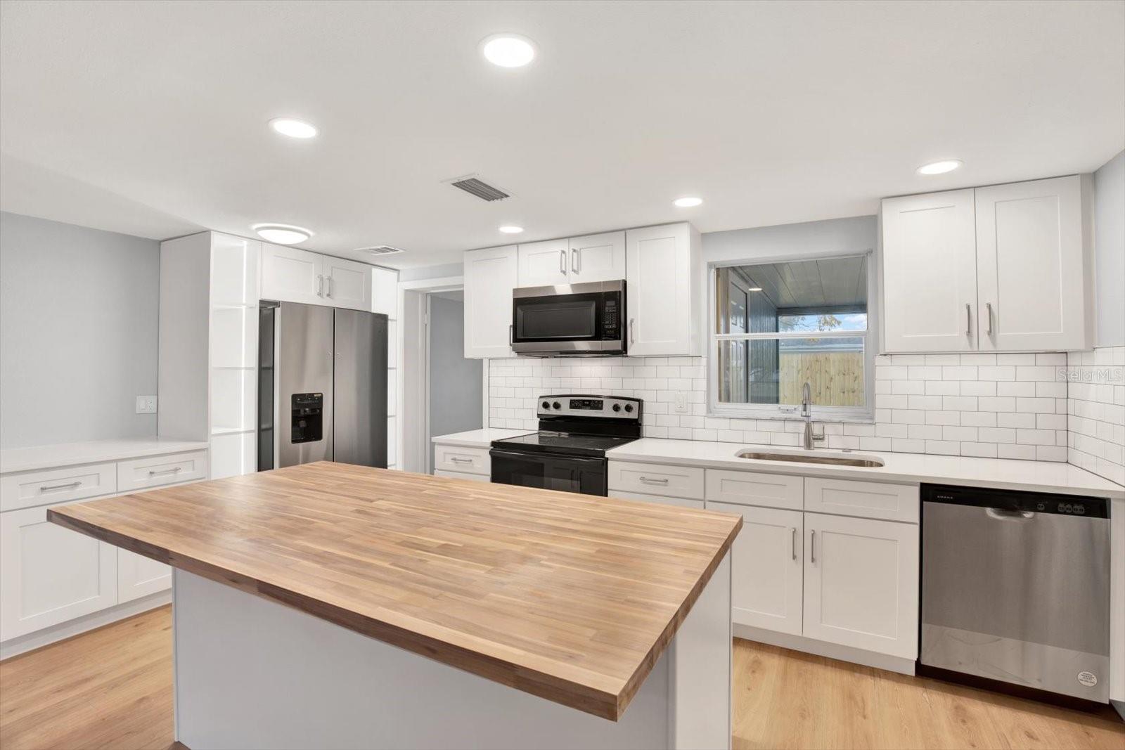 5200 DOVE DRIVE