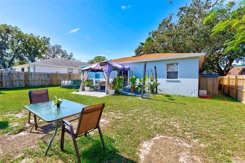 A home in LAKELAND