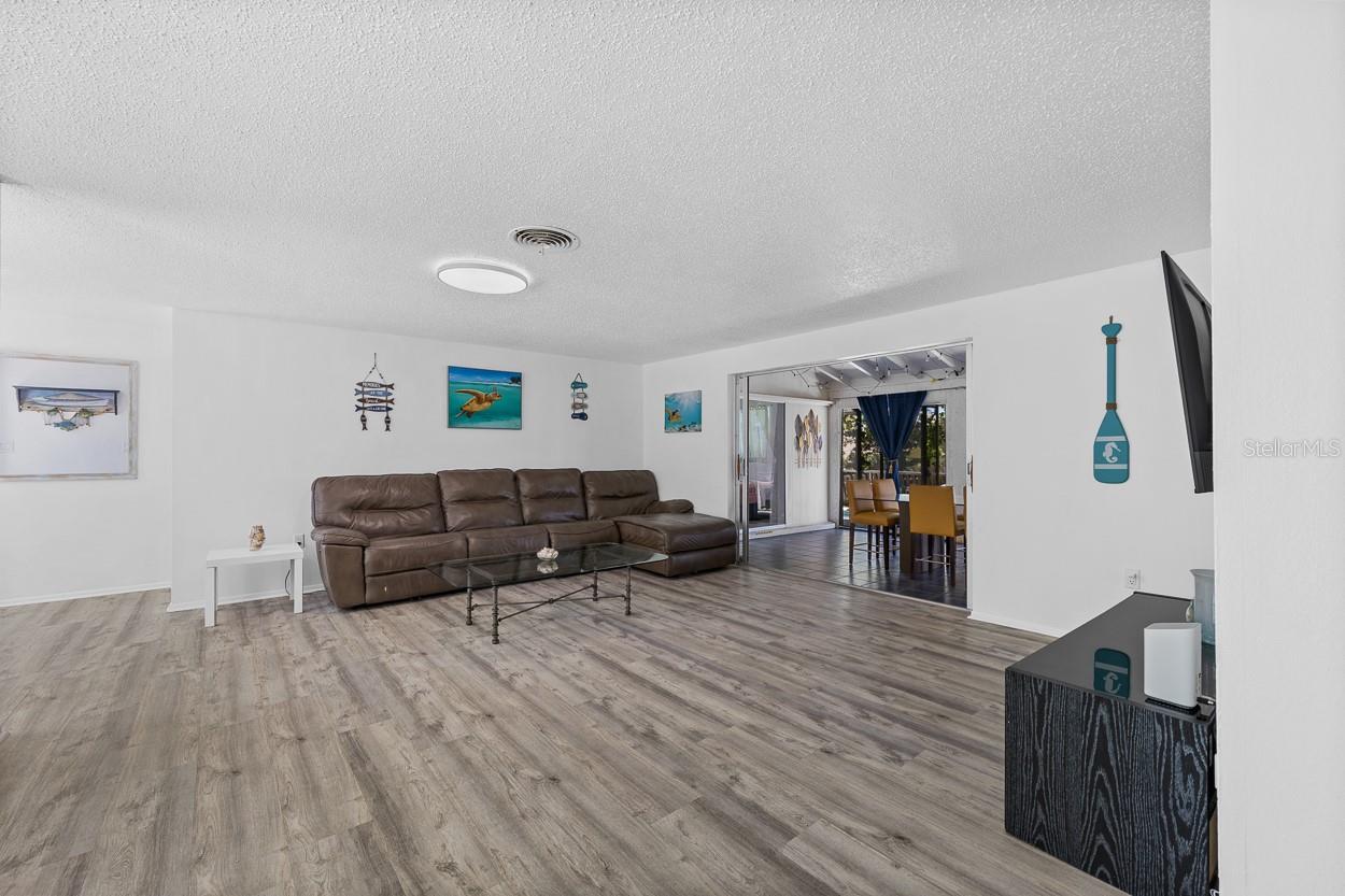 4055 BAY OAKS CIRCLE