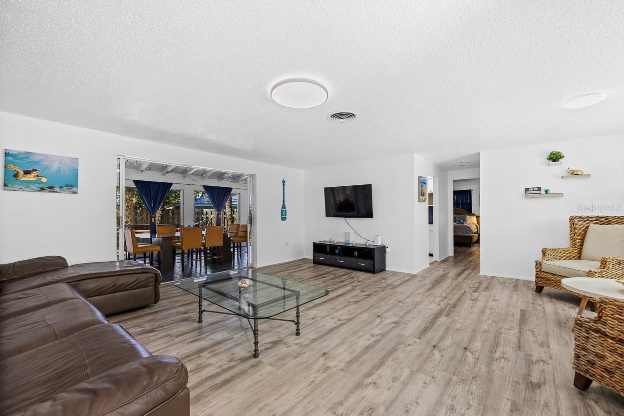 4055 BAY OAKS CIRCLE