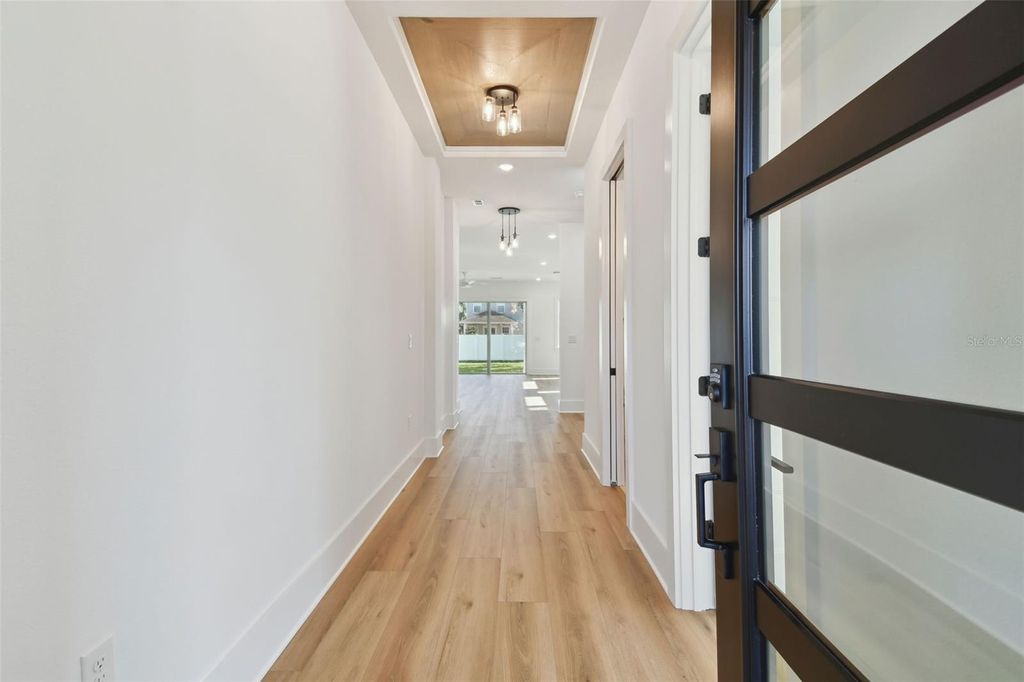 Photo of 2923 W Elrod Avenue, Tampa, FL 33611 (MLS # TB8466745)