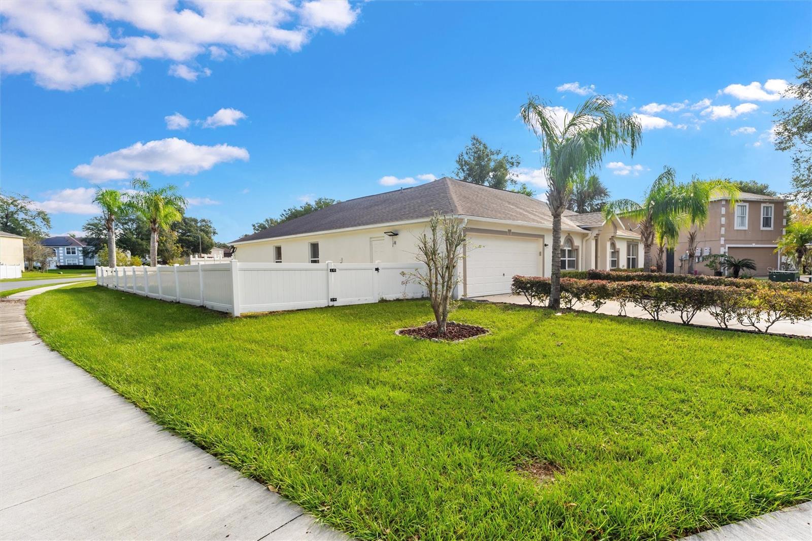 1331 ISLAND TREES LN