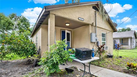 A home in DELAND