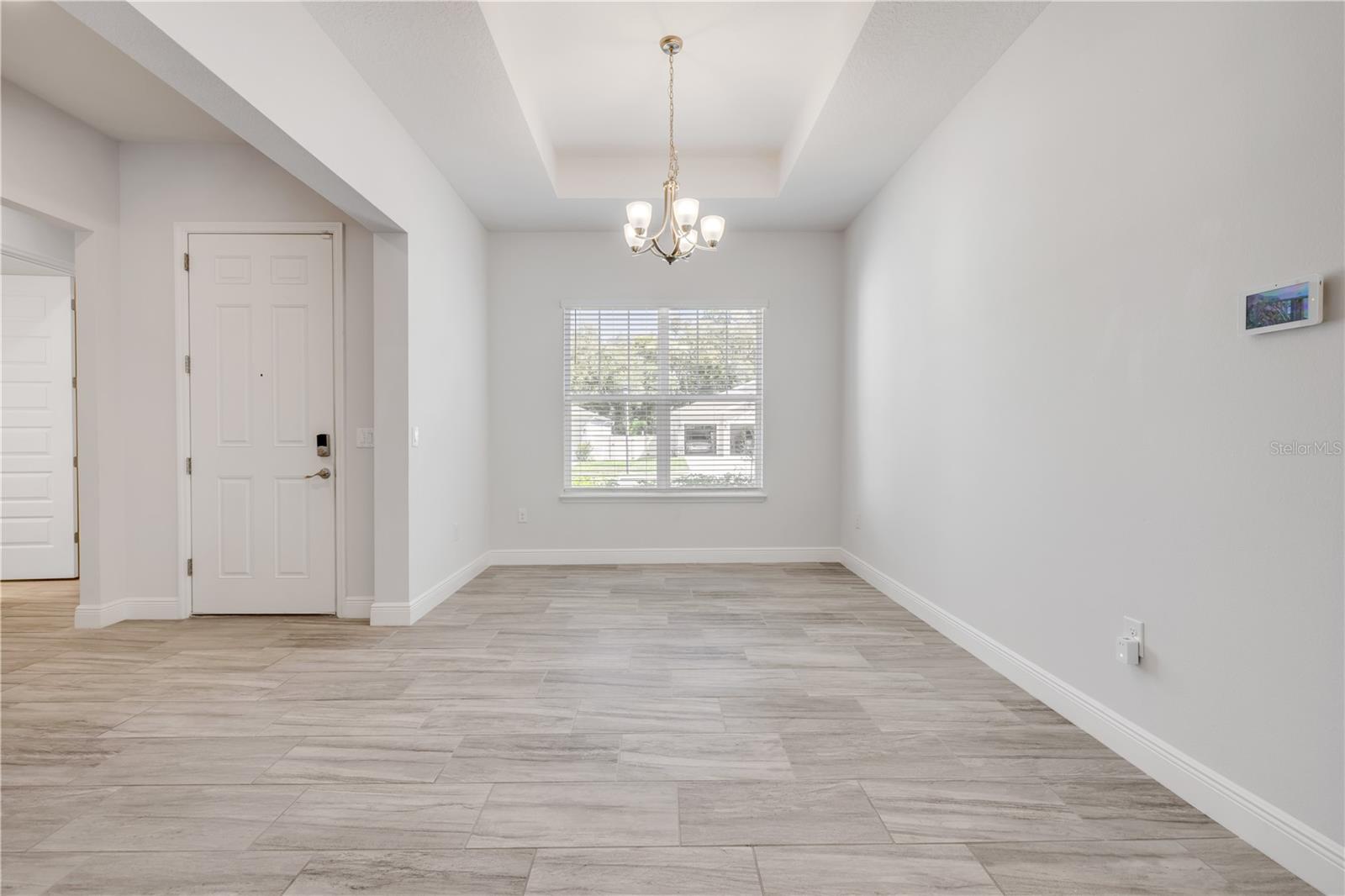 388 NOWELL LOOP