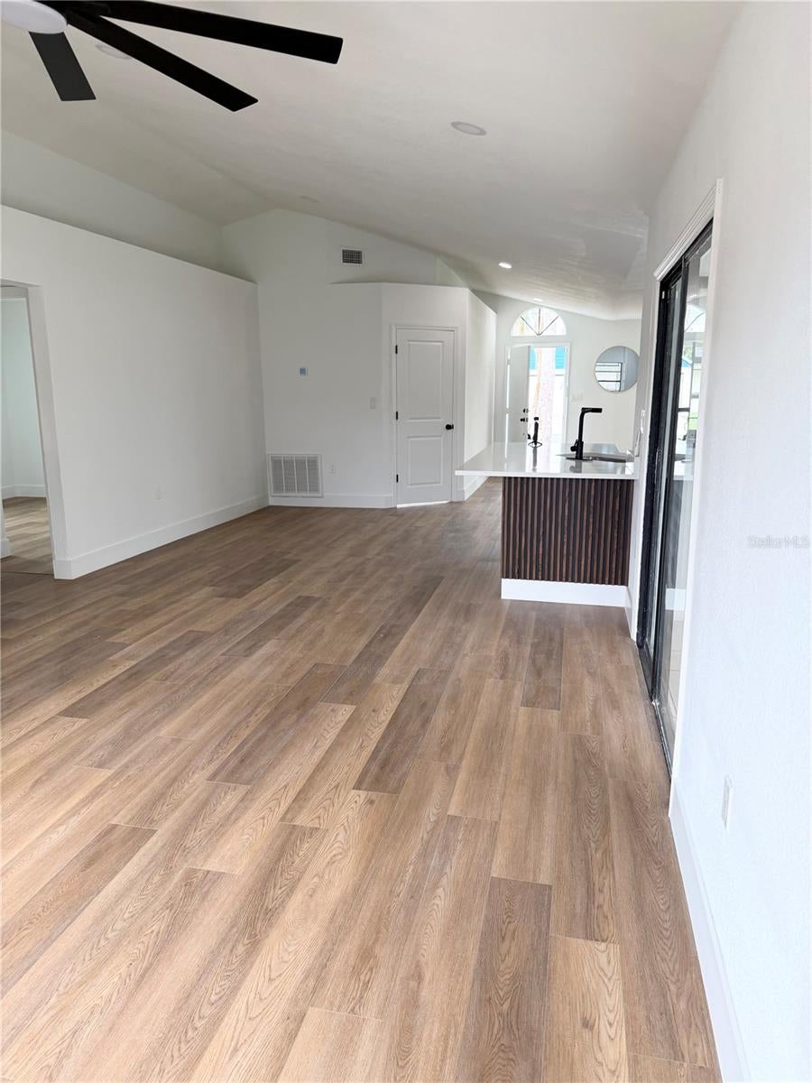 305 CORNWALLIS COURT
