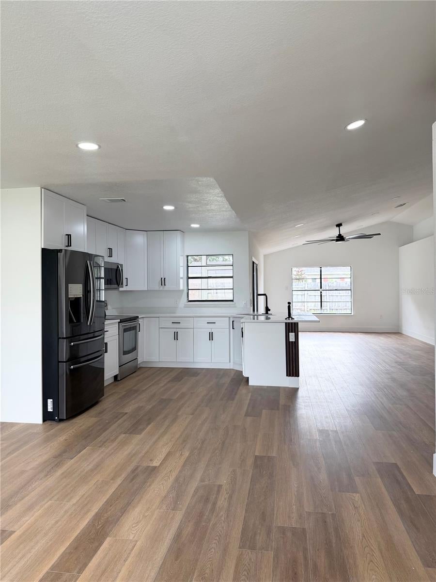 305 CORNWALLIS COURT