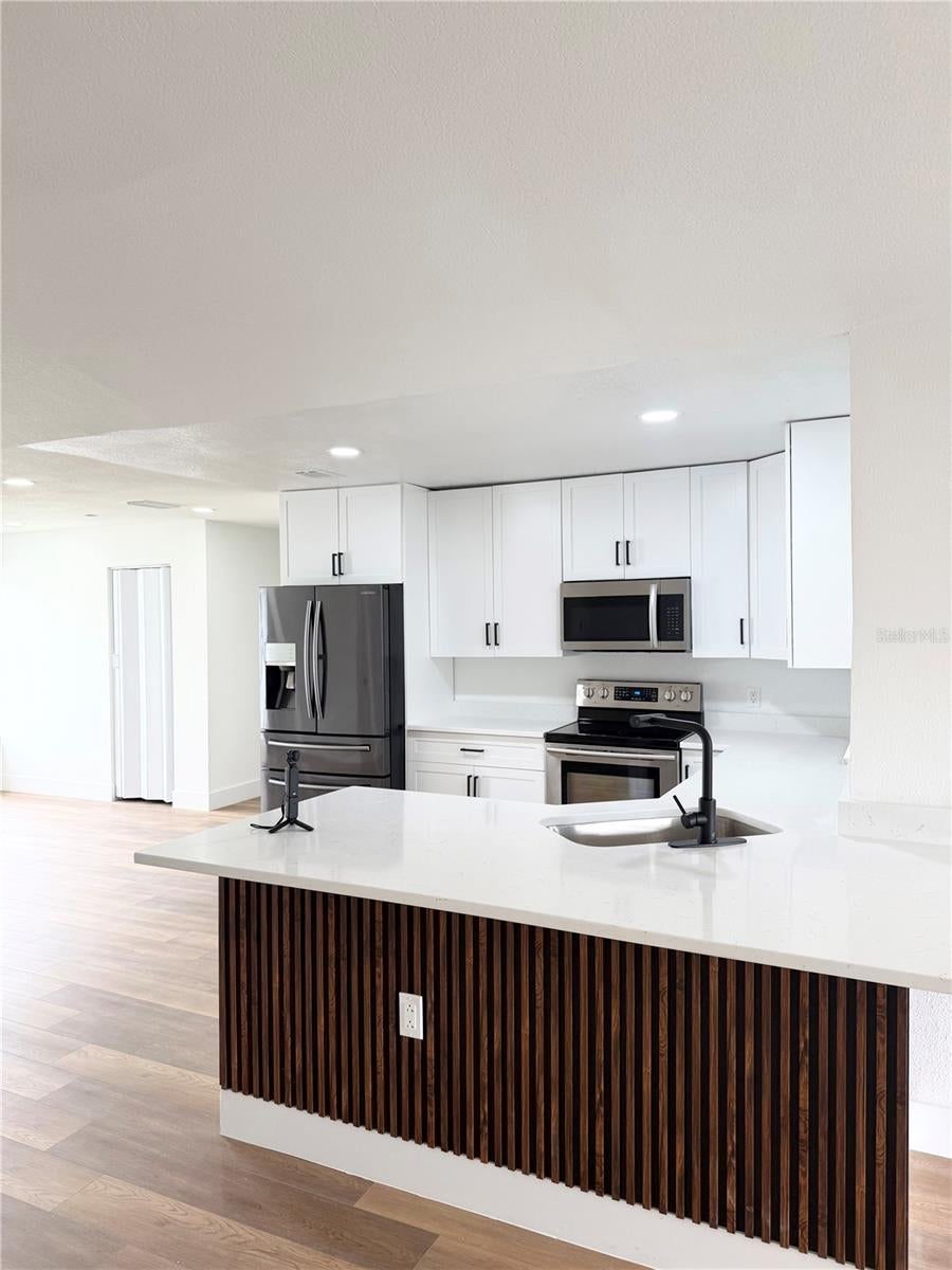 305 CORNWALLIS COURT