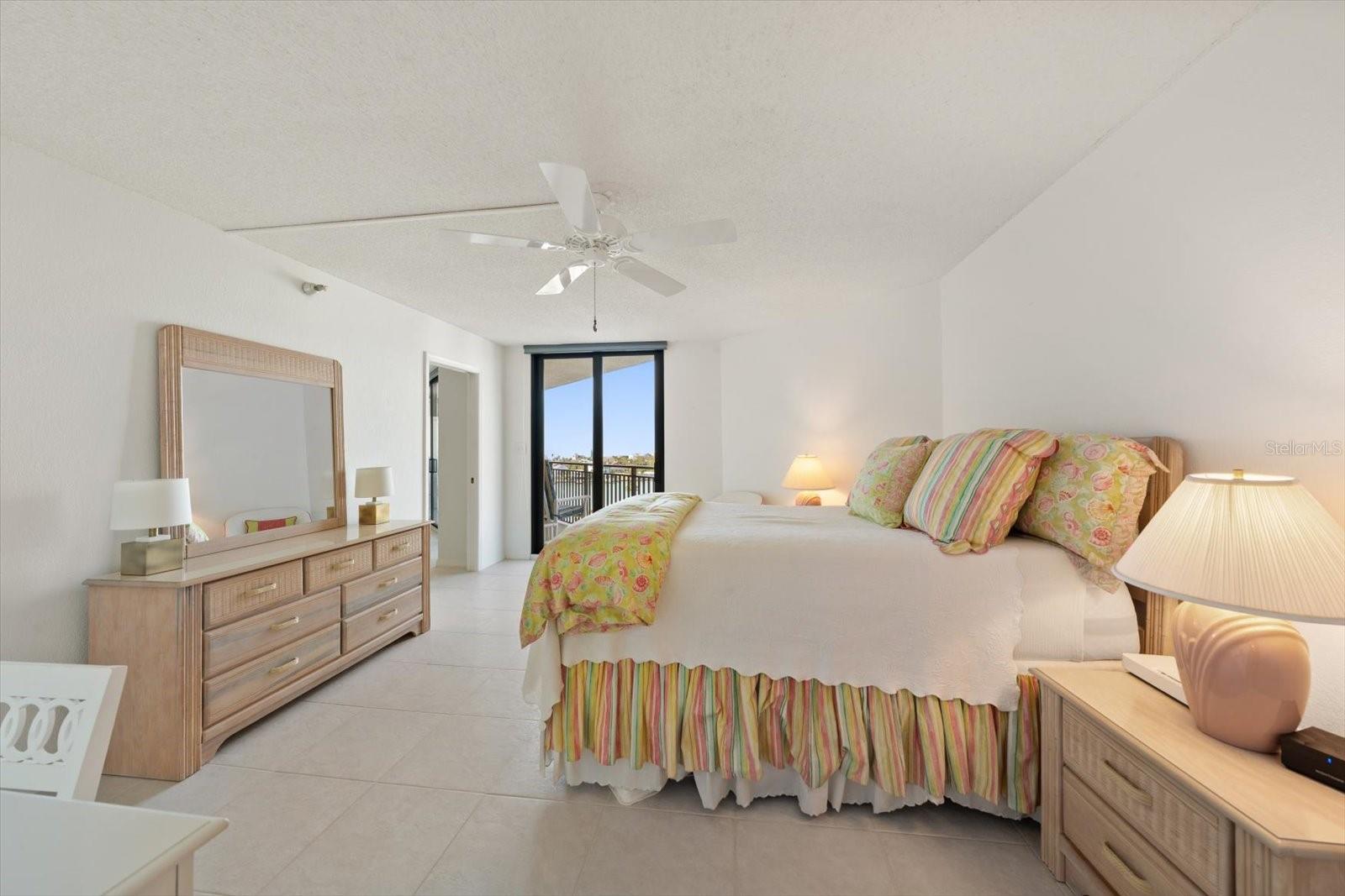 ISLAND WALK CONDO - Residential