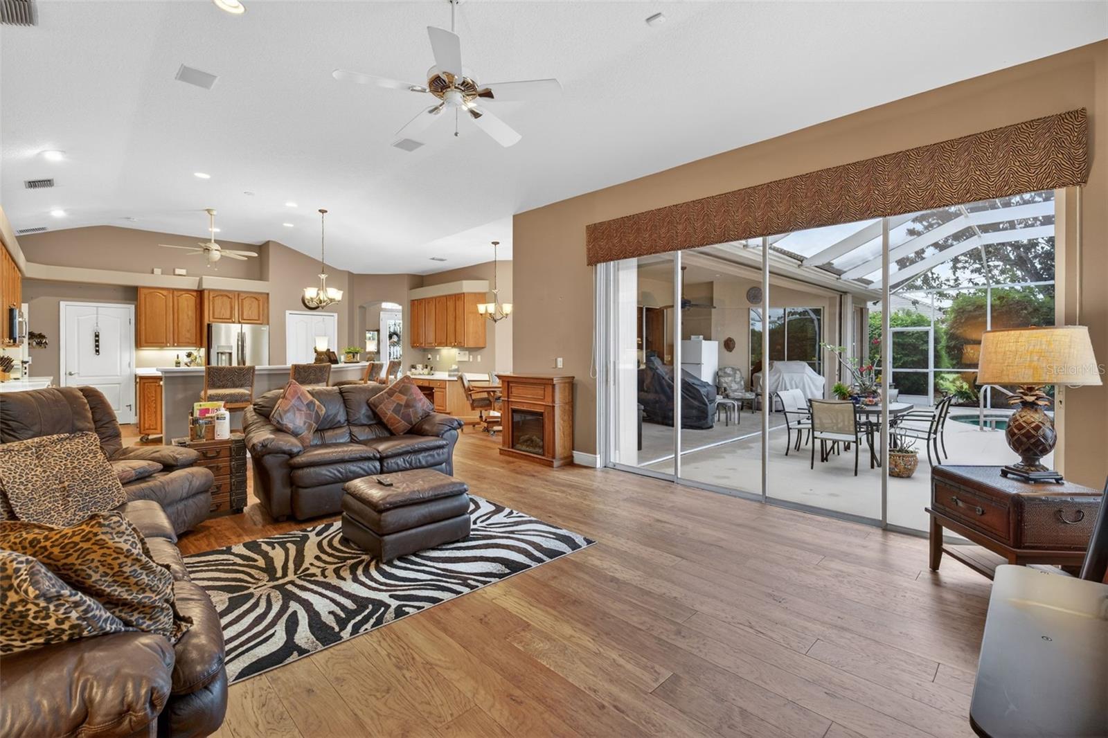 THE HAMPTONS - Residential