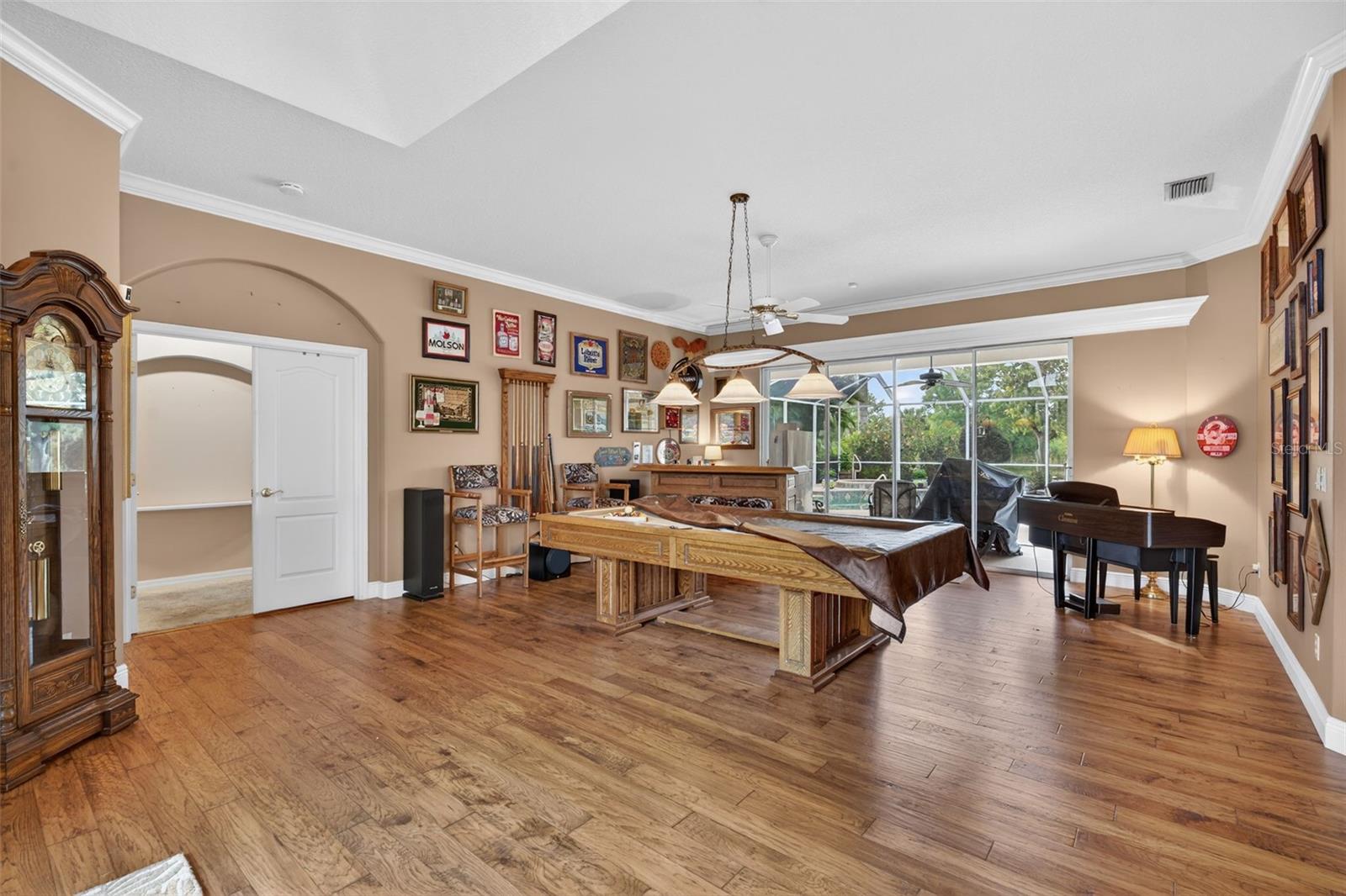 THE HAMPTONS - Residential