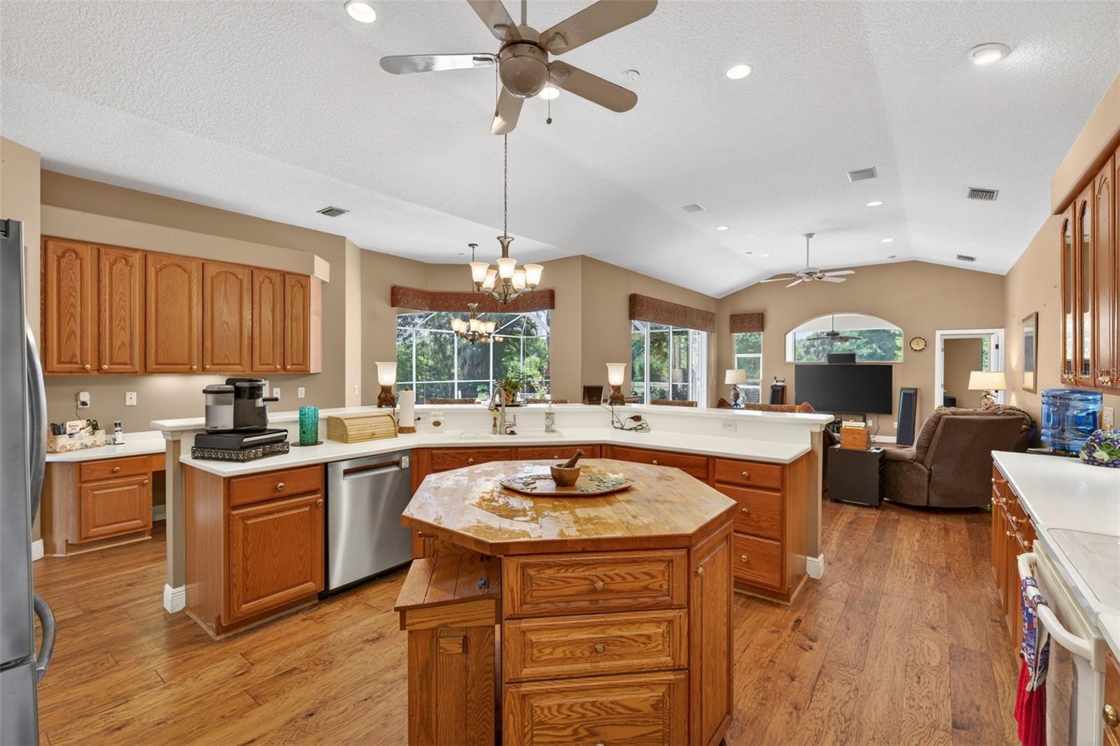 THE HAMPTONS - Residential