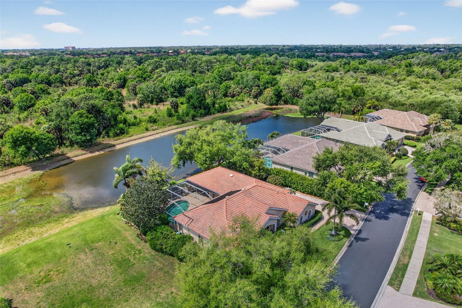 THE HAMPTONS - Residential