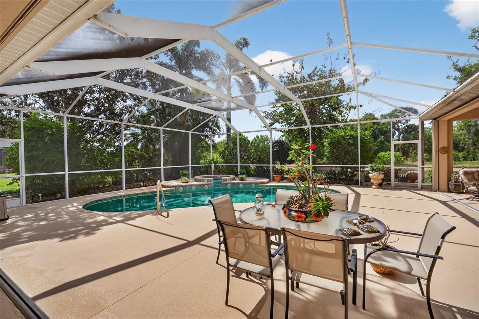 THE HAMPTONS - Residential