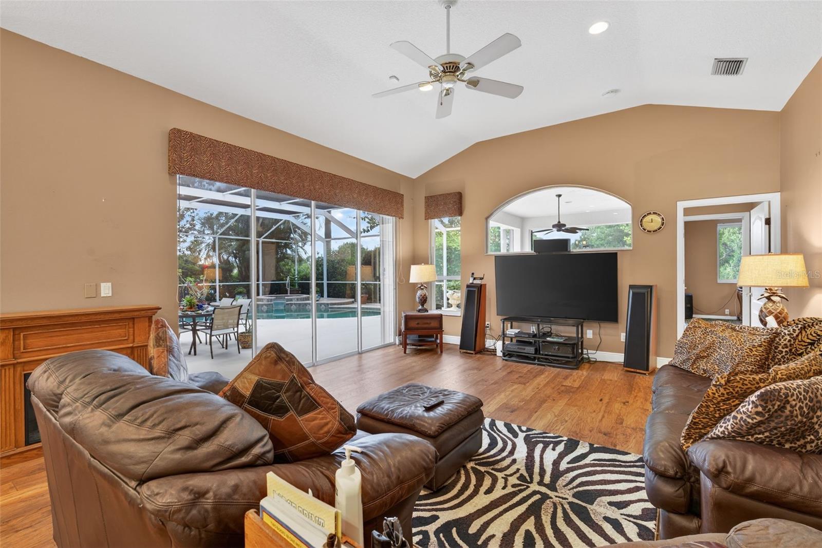 THE HAMPTONS - Residential