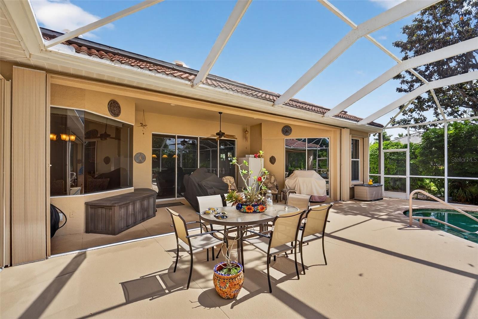 THE HAMPTONS - Residential