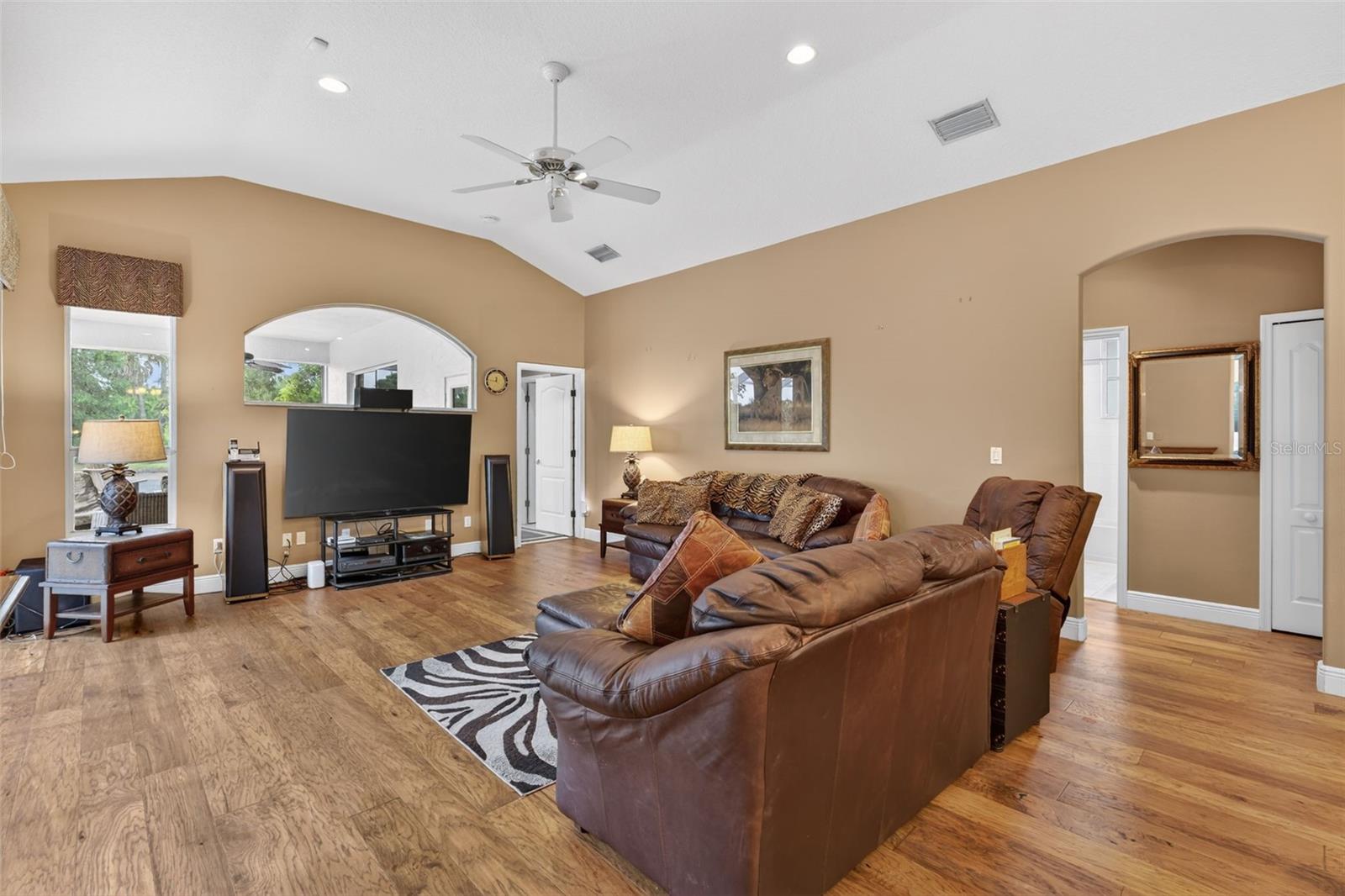 THE HAMPTONS - Residential