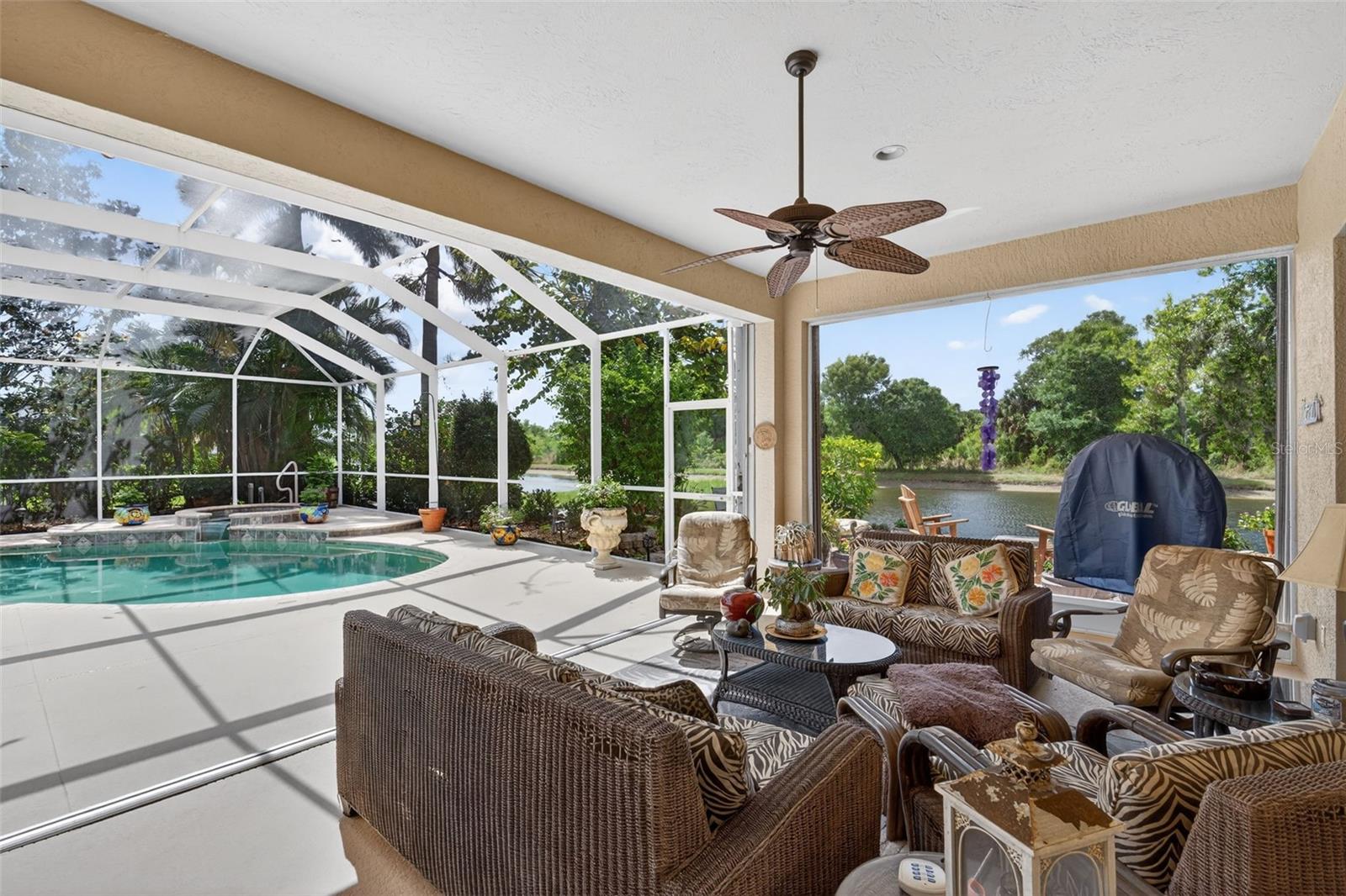 THE HAMPTONS - Residential