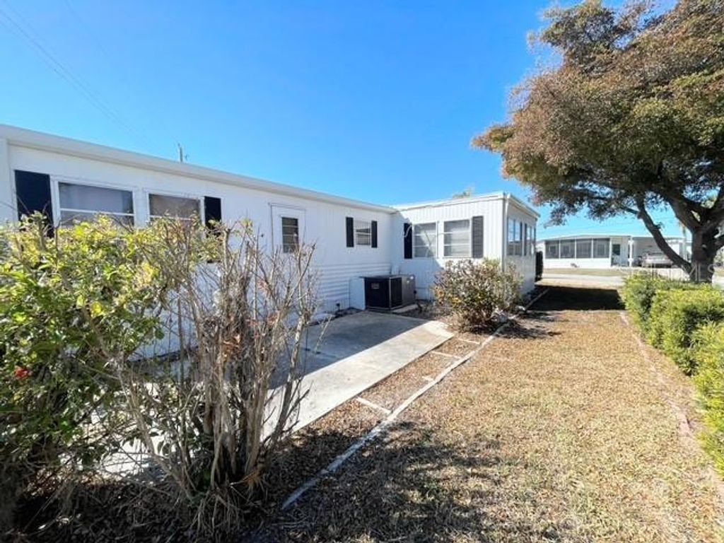 Photo of 821 Turf St, Venice, FL 34285 (MLS # N6142921)