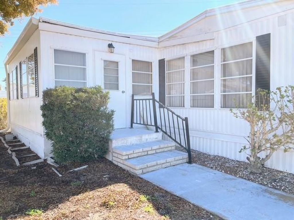 Photo of 821 Turf St, Venice, FL 34285 (MLS # N6142921)