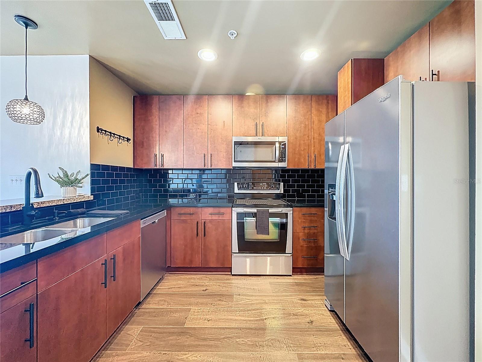 SOLAIRE/PLAZA CONDO - Residential