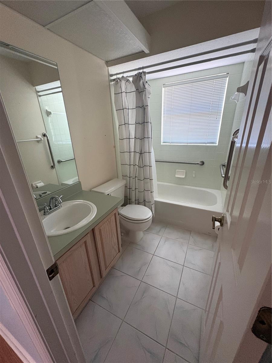 THE ESTATES - Residential Lease