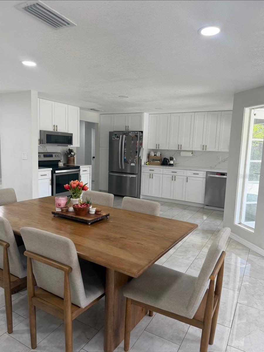 211 66TH AVENUE W FL