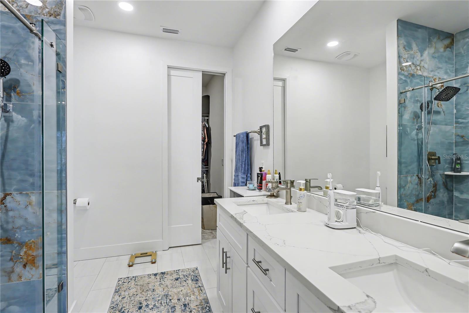 LATITUDES IN THE PARK - Residential