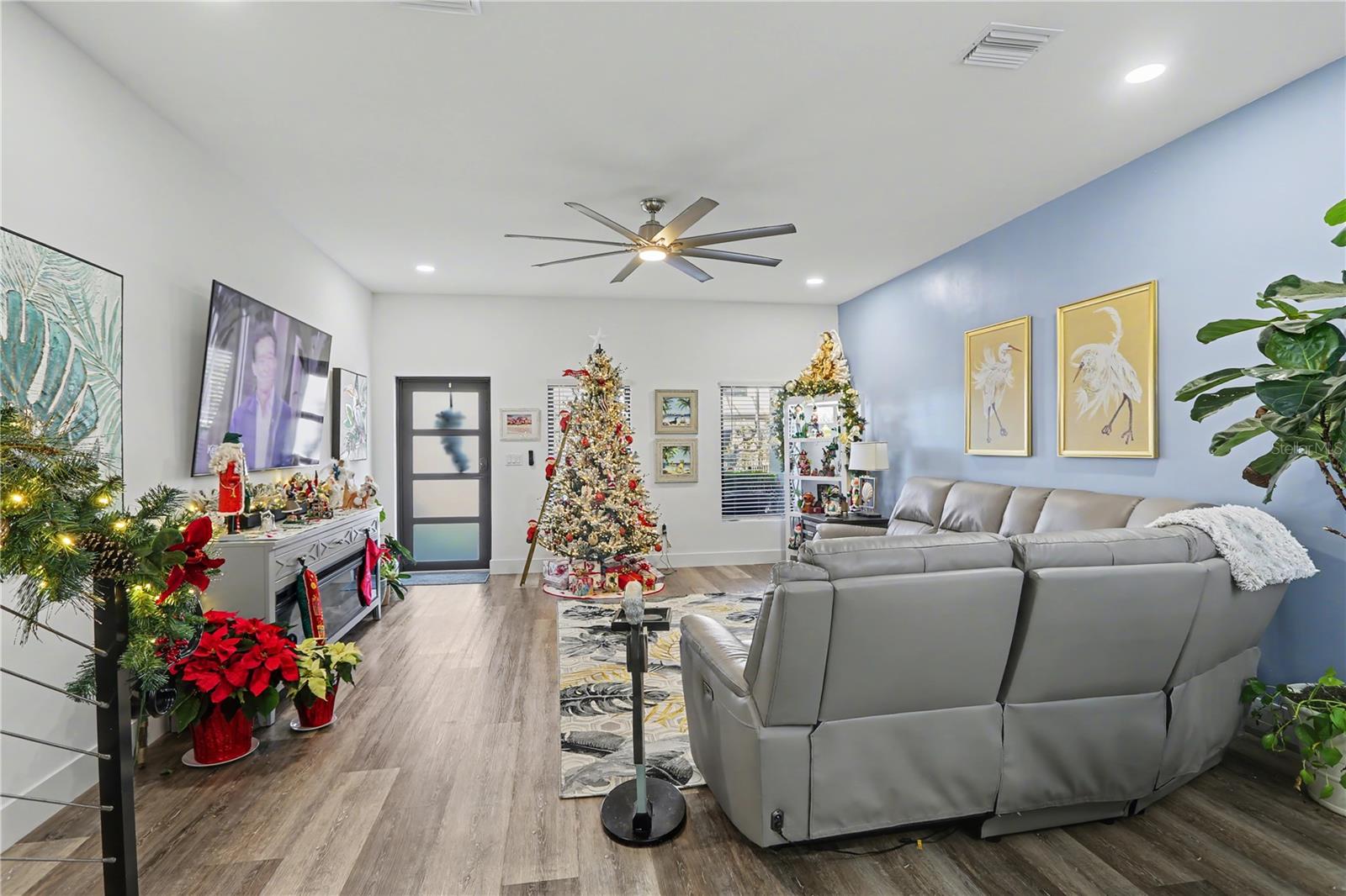 LATITUDES IN THE PARK - Residential